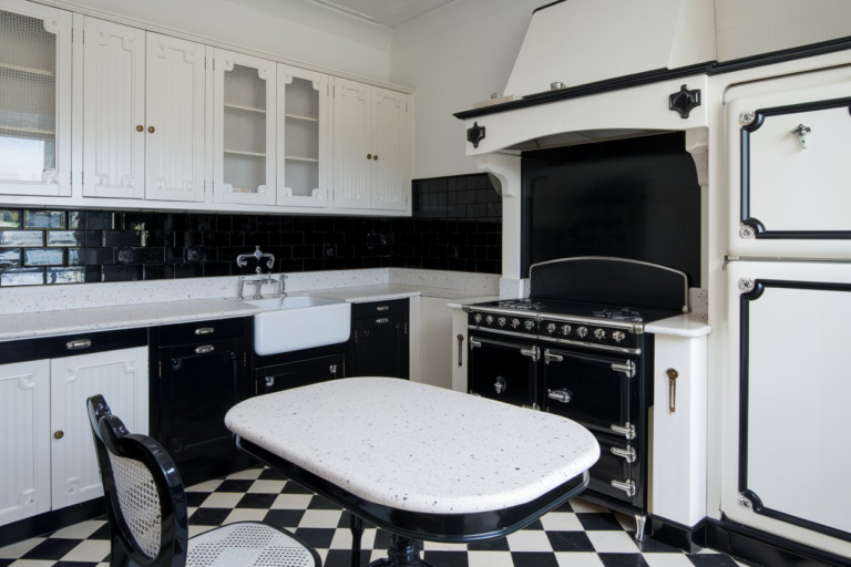 28 Best Black Kitchen Ideas for Chic & Versatile Cooking Spaces